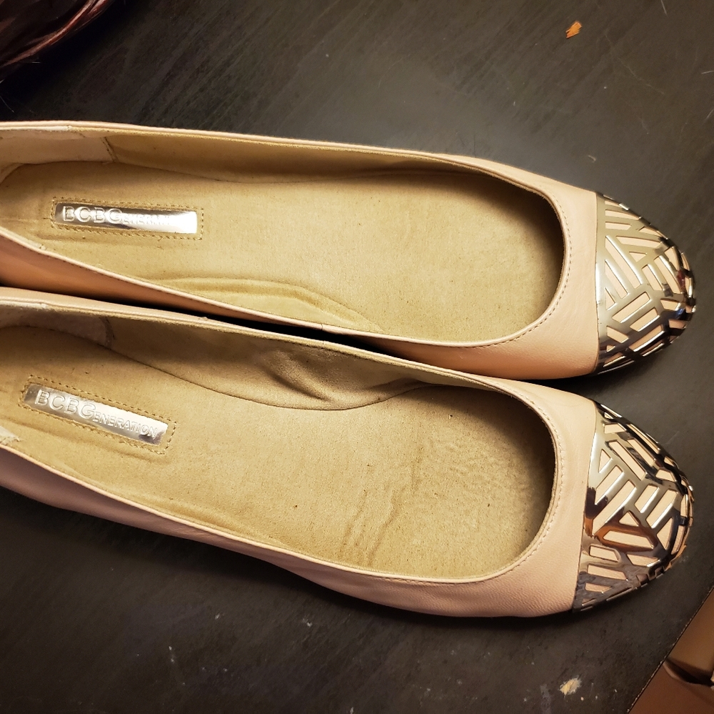 BCBGENERATION Briget cap toe flats